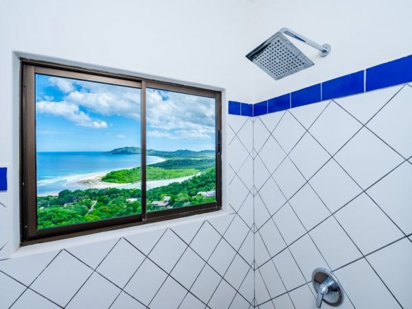 Four Bedroom Home with Infinity Pool & Ocean View