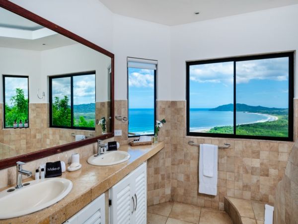 Four Bedroom Home with Infinity Pool & Ocean View