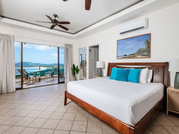 Four Bedroom Home with Infinity Pool & Ocean View