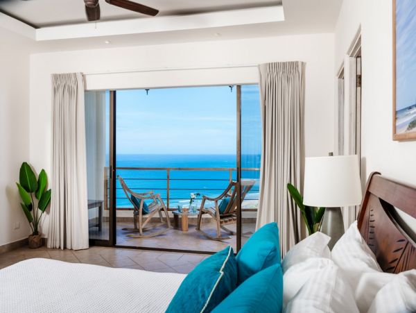Four Bedroom Home with Infinity Pool & Ocean View