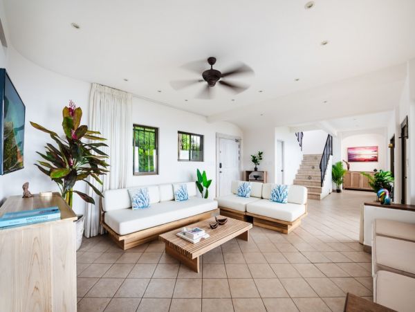 Four Bedroom Home with Infinity Pool & Ocean View