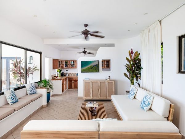 Four Bedroom Home with Infinity Pool & Ocean View