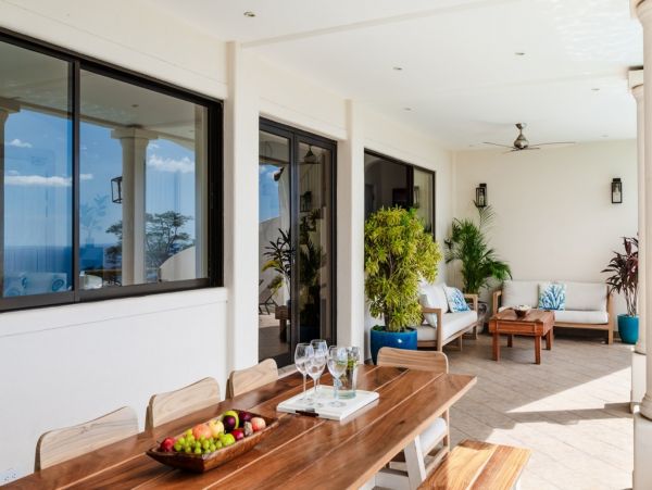 Four Bedroom Home with Infinity Pool & Ocean View