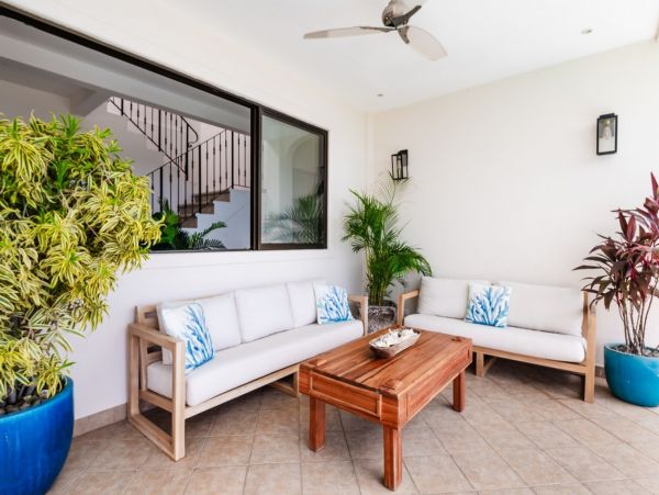 Four Bedroom Home with Infinity Pool & Ocean View