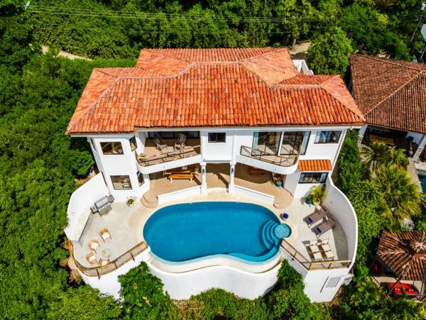 Four Bedroom Home with Infinity Pool & Ocean View