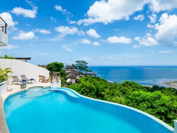 Four Bedroom Home with Infinity Pool & Ocean View