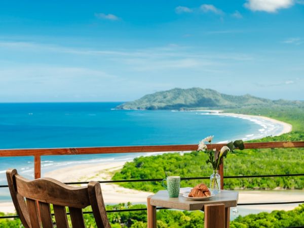 Four Bedroom Home with Infinity Pool & Ocean View