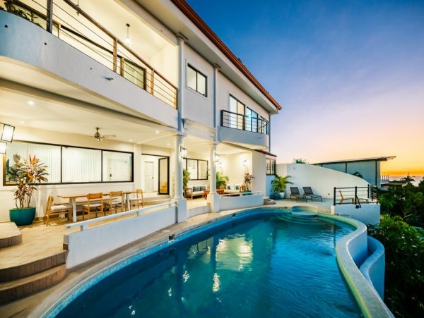 Four Bedroom Home with Infinity Pool & Ocean View