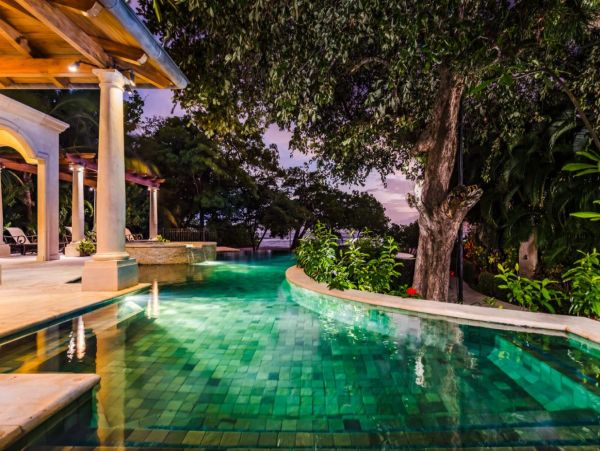 Beachfront Vacation Villa With Infinity Pool in Costa Rica