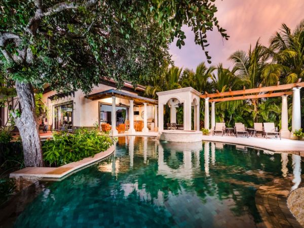 Beachfront Vacation Villa With Infinity Pool in Costa Rica