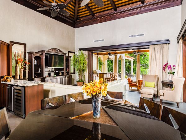 Beachfront Vacation Villa With Infinity Pool in Costa Rica