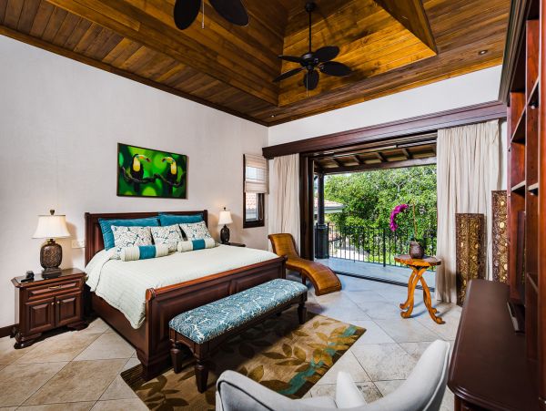 Beachfront Vacation Villa With Infinity Pool in Costa Rica