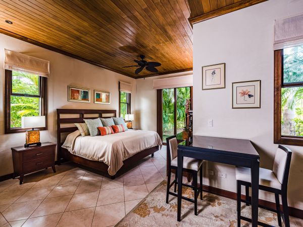 Beachfront Vacation Villa With Infinity Pool in Costa Rica