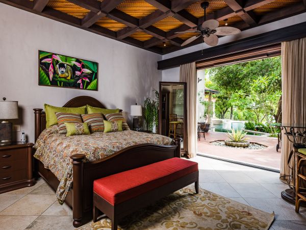 Beachfront Vacation Villa With Infinity Pool in Costa Rica