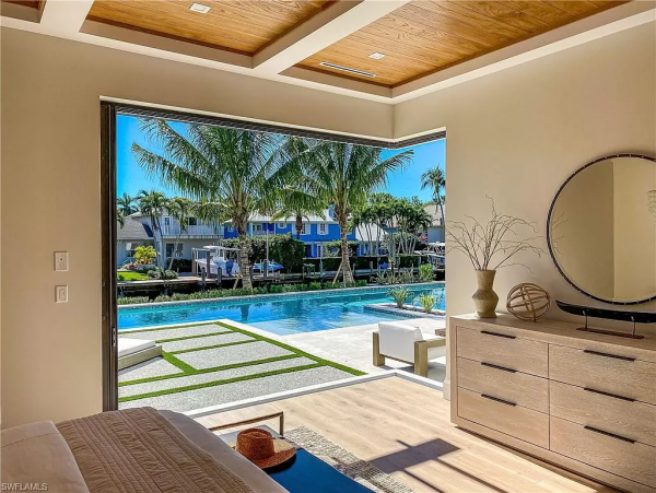 Canal View Luxury Naples Vacation Pool Home