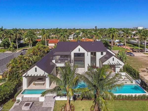 Canal View Luxury Naples Vacation Pool Home