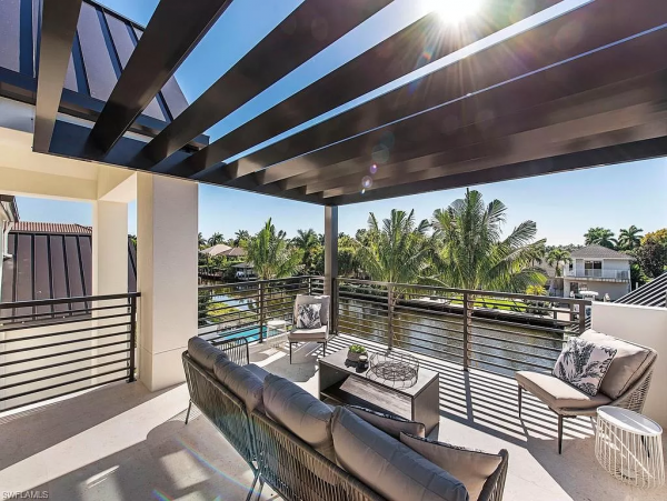 Canal View Luxury Naples Vacation Pool Home