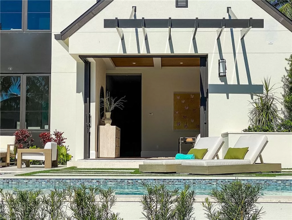 Canal View Luxury Naples Vacation Pool Home