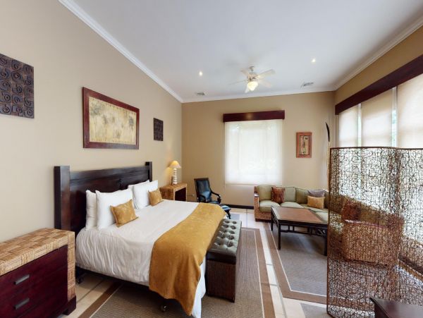 Beautiful Villa with 6 Bedrooms & Golf Course View