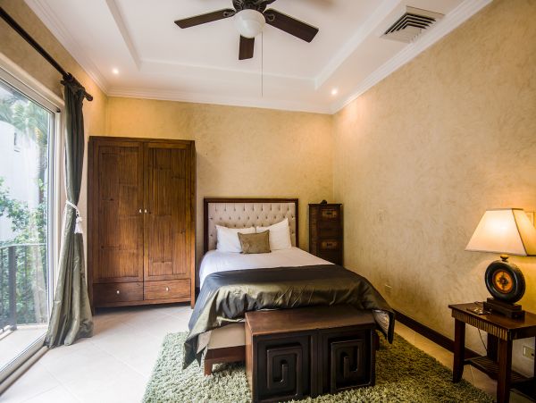 Beautiful Villa with 6 Bedrooms & Golf Course View