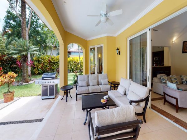Beautiful Villa with 6 Bedrooms & Golf Course View