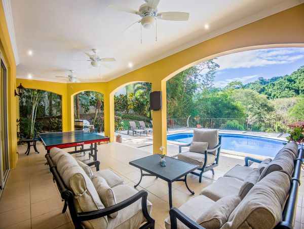 Beautiful Villa with 6 Bedrooms & Golf Course View