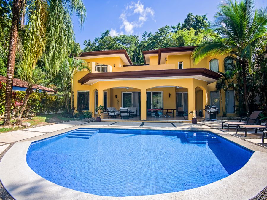 Beautiful Villa with 6 Bedrooms & Golf Course View