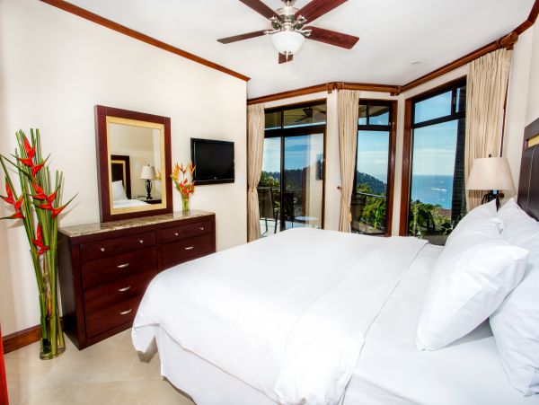 Magnificent Views of The Ocean 1 Bedroom