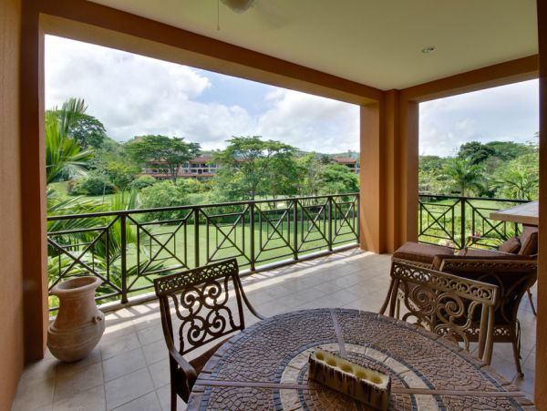 Luxury 3 Bedroom Condo Golf Course & Rainforest Views