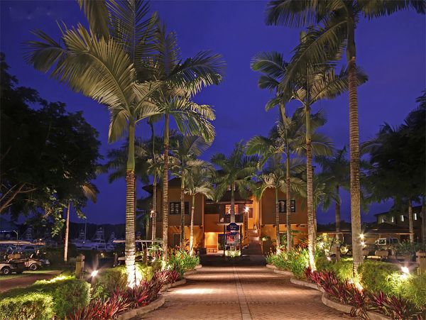 Luxury 3 Bedroom Condo Golf Course & Rainforest Views