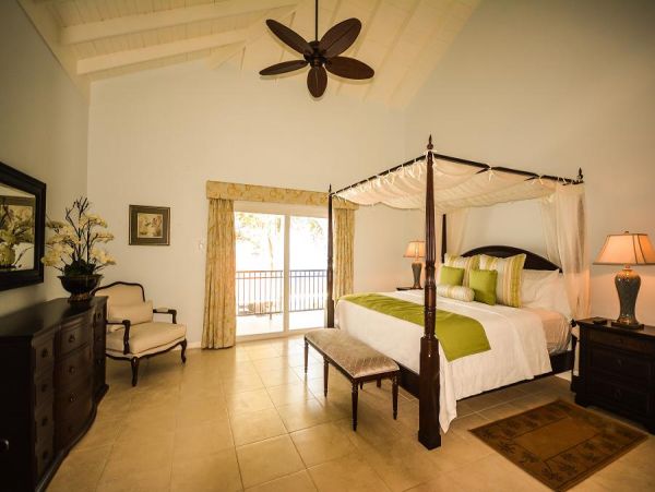 Beachfront 12 Bedroom Villa in Jamaica with Pool & Views