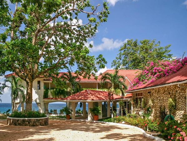 Beachfront 12 Bedroom Villa in Jamaica with Pool & Views