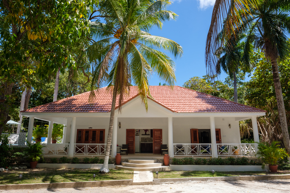 Beachfront 12 Bedroom Villa in Jamaica with Pool & Views
