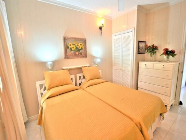 Serene Oceanfront Escape - 6 Bedroom Villa with Pool, Private Staff & Panoramic Views