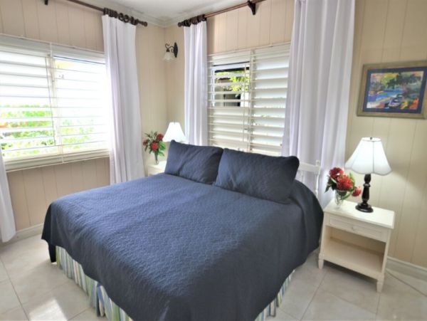 Serene Oceanfront Escape - 6 Bedroom Villa with Pool, Private Staff & Panoramic Views