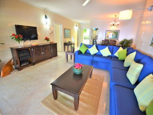Serene Oceanfront Escape - 6 Bedroom Villa with Pool, Private Staff & Panoramic Views