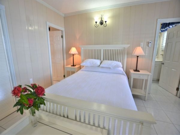 Serene Oceanfront Escape - 6 Bedroom Villa with Pool, Private Staff & Panoramic Views