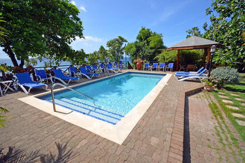 Serene Oceanfront Escape - 6 Bedroom Villa with Pool, Private Staff & Panoramic Views