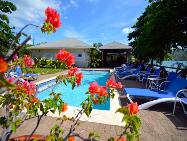 Serene Oceanfront Escape - 6 Bedroom Villa with Pool, Private Staff & Panoramic Views