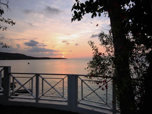 Serene Oceanfront Escape - 6 Bedroom Villa with Pool, Private Staff & Panoramic Views