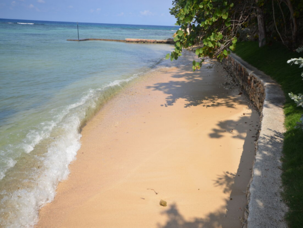 Serene Oceanfront Escape - 6 Bedroom Villa with Pool, Private Staff & Panoramic Views