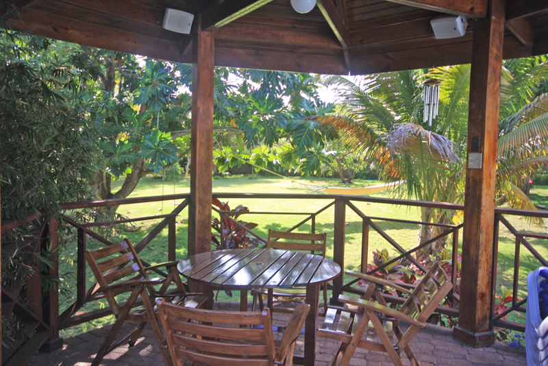 Serene Oceanfront Escape - 6 Bedroom Villa with Pool, Private Staff & Panoramic Views
