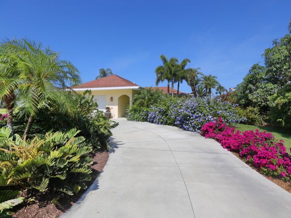 Canal View Sarasota Vacation Home With Three Bedrooms