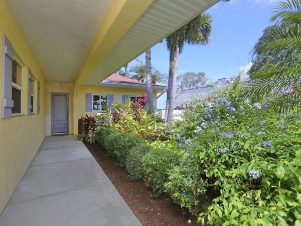 Canal View Sarasota Vacation Home With Three Bedrooms