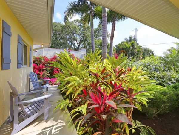 Canal View Sarasota Vacation Home With Three Bedrooms