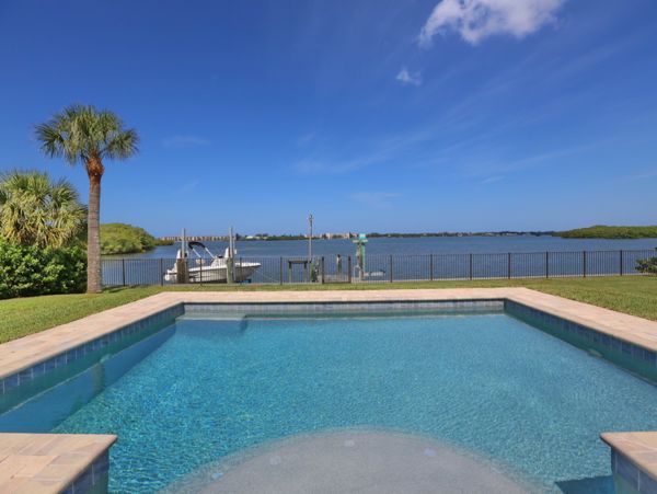 Canal View Sarasota Vacation Home With Three Bedrooms