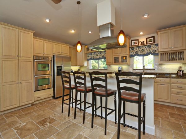 Canal View Sarasota Vacation Home With Three Bedrooms