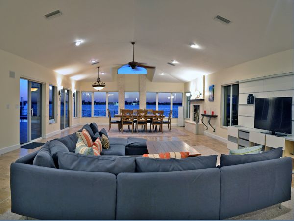 Canal View Sarasota Vacation Home With Three Bedrooms