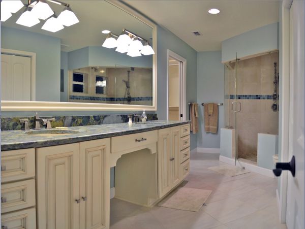 Canal View Sarasota Vacation Home With Three Bedrooms