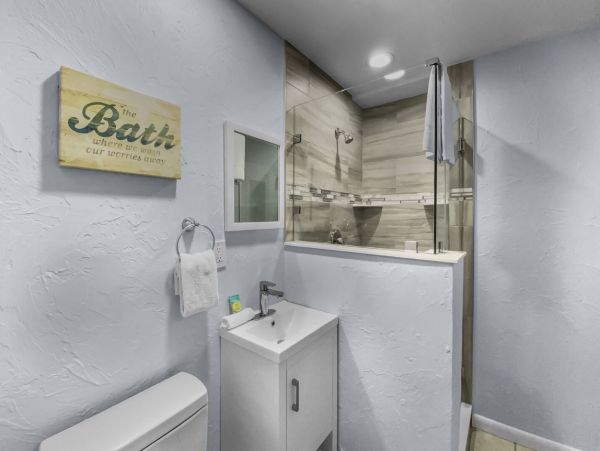 Beachside Vacation Rental Cottage with Heated Pool 8 Guests